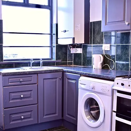 Apartment 2 Bedroom Flat In Central *