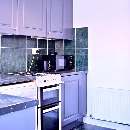 2 Bedroom Flat In Central *