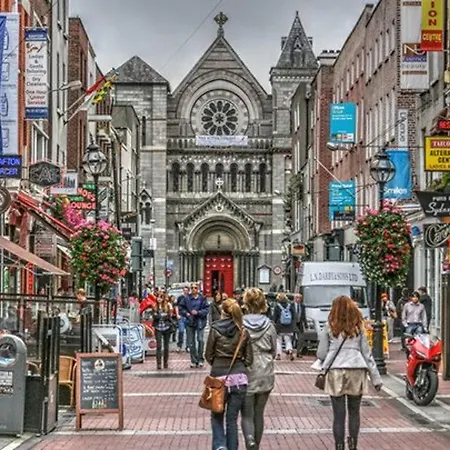 2 Bedroom Flat In Central
