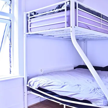 2 Bedroom Flat In Central Apartment