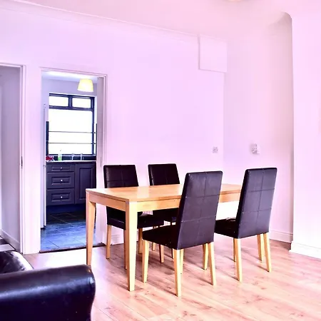 Apartment 2 Bedroom Flat In Central