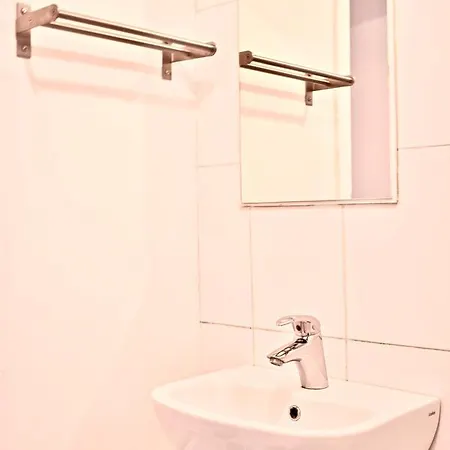 2 Bedroom Flat In Central *